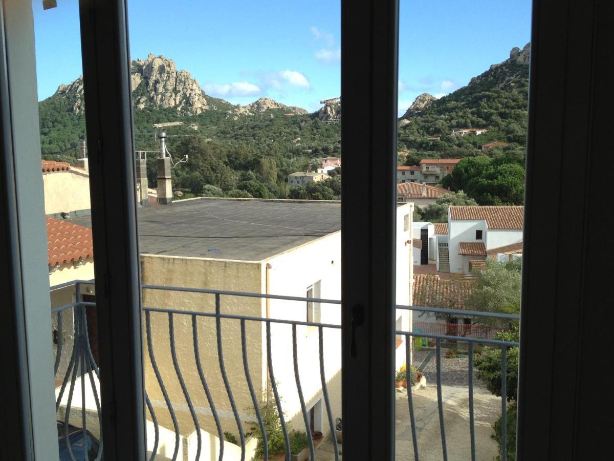 Antica Dimora La Corona San Pantaleo Luaran gambar