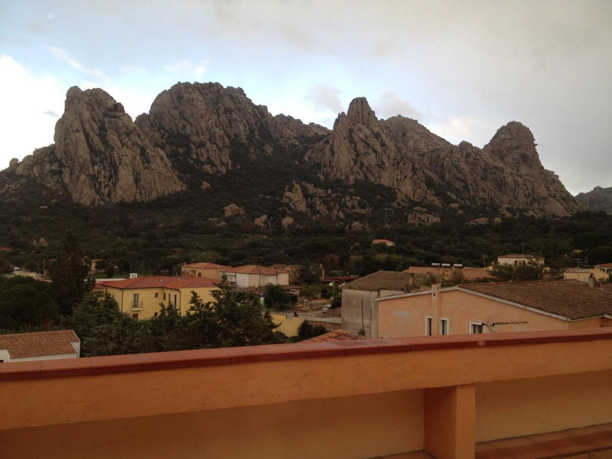 Antica Dimora La Corona San Pantaleo Luaran gambar