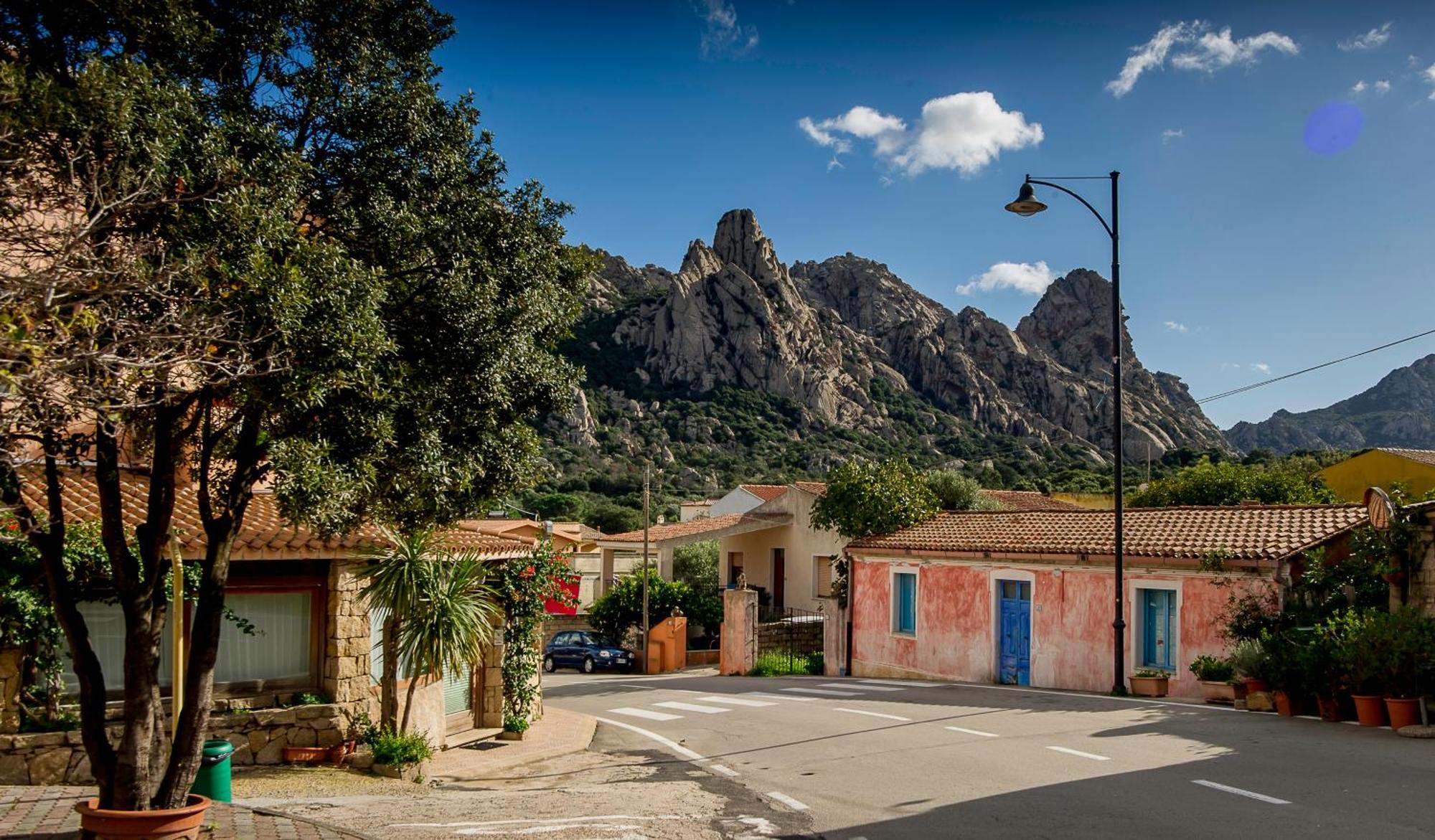 Antica Dimora La Corona San Pantaleo Luaran gambar