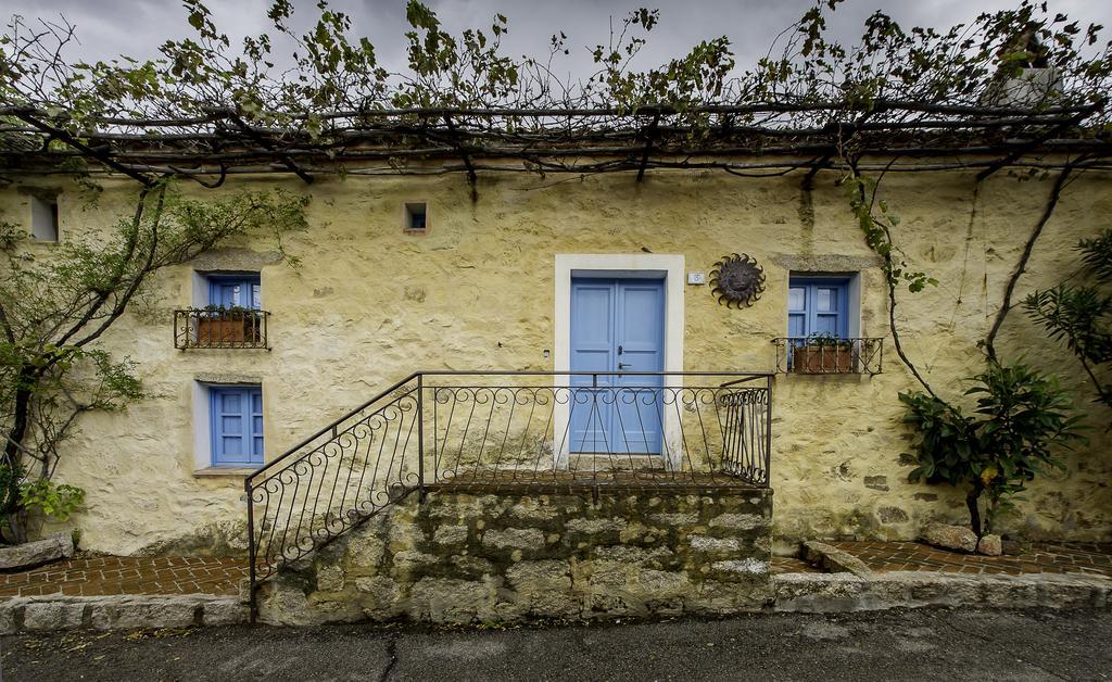 Antica Dimora La Corona San Pantaleo Luaran gambar